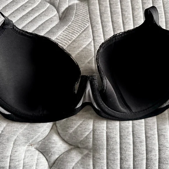 Victoria Secret Very Sexy Balconet 34D - Picture 4 of 6